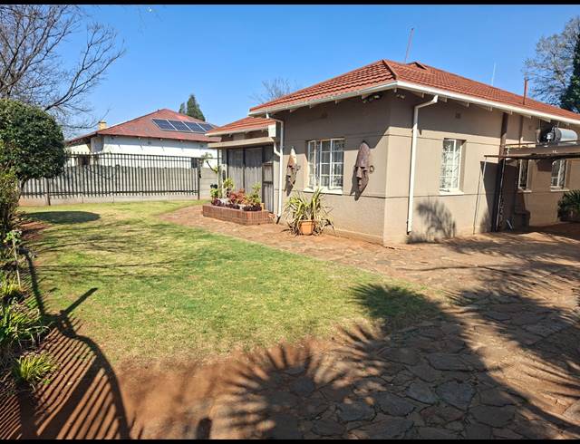 3 BEDROOM HOUSE TO LET IN BRENTHURST